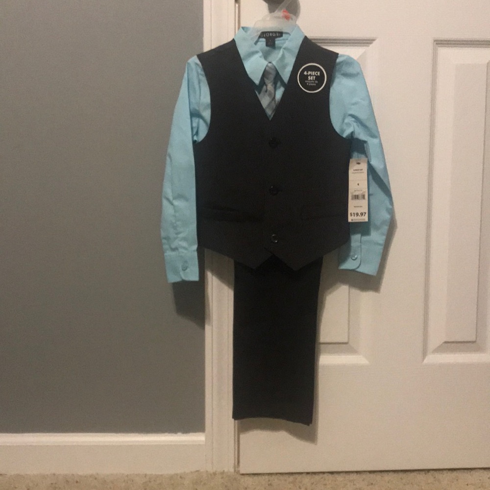 NWT Boys 4 piece suit set